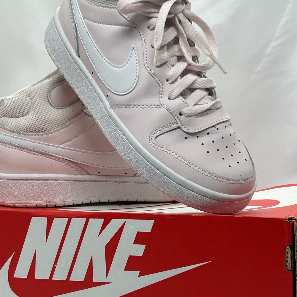 BRAND NEW IN BOX Nike Women's Light Pink Sneakers
